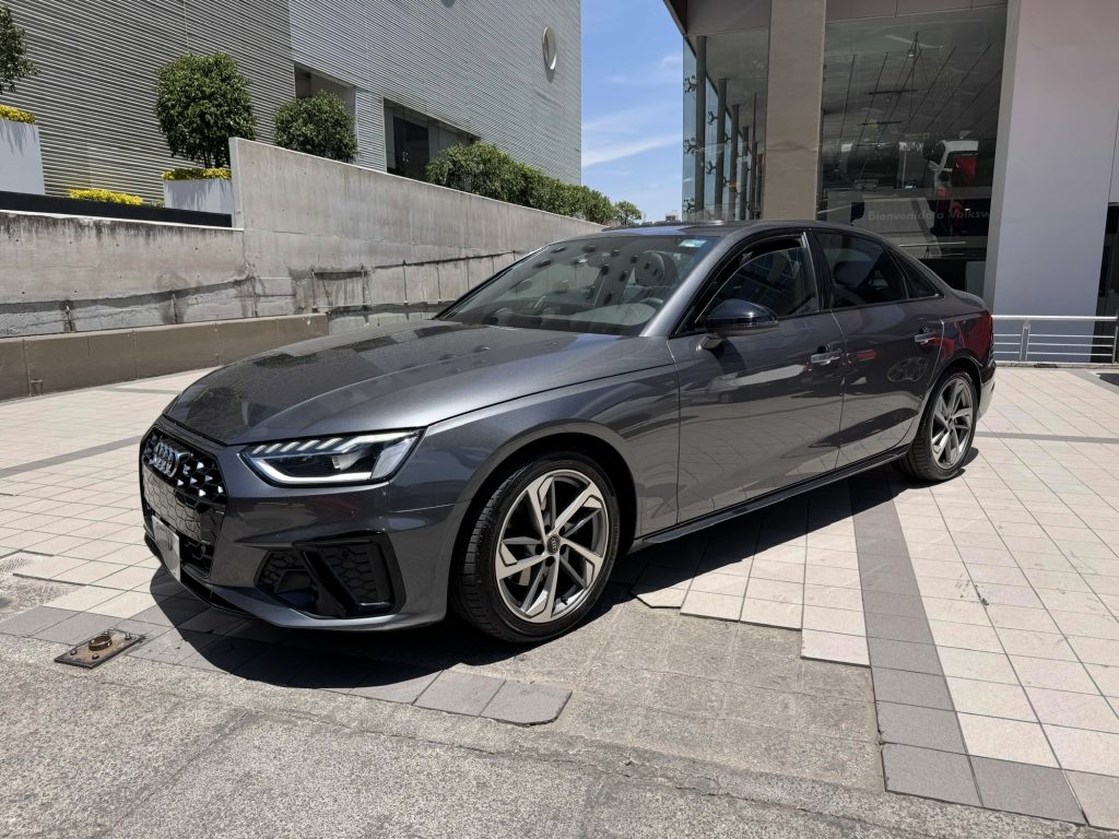 Audi A4 S LINE 2023 — MILD HYBRID