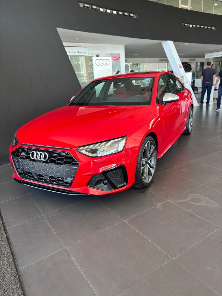 Audi A4 2024 — 4 pts. S4, 354 HP, 3.0T, TA, piel, GPS, f. led, RA-19, 4x4 