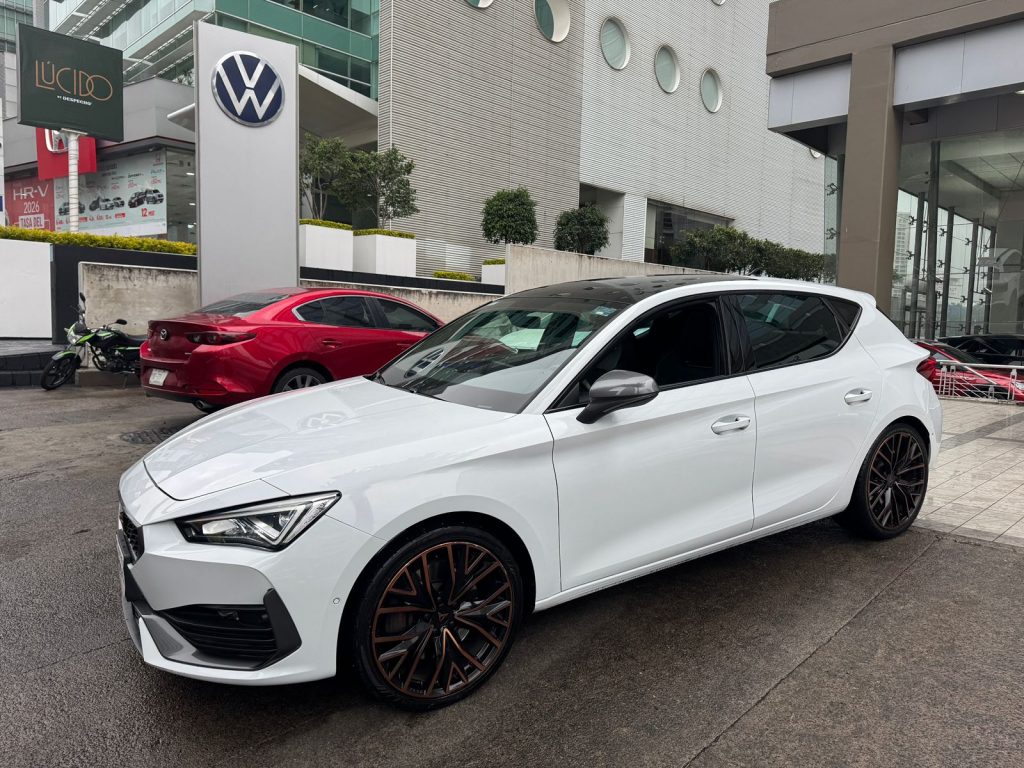 SEAT LEON 2023 — CUPRA 2.0TSI 300HP DSG