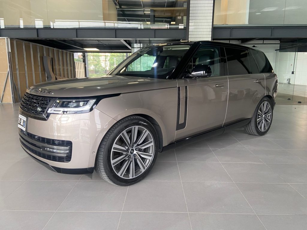 Land Rover Range Rover 2023 — 4.4L LWB FIRST EDITION 530PS