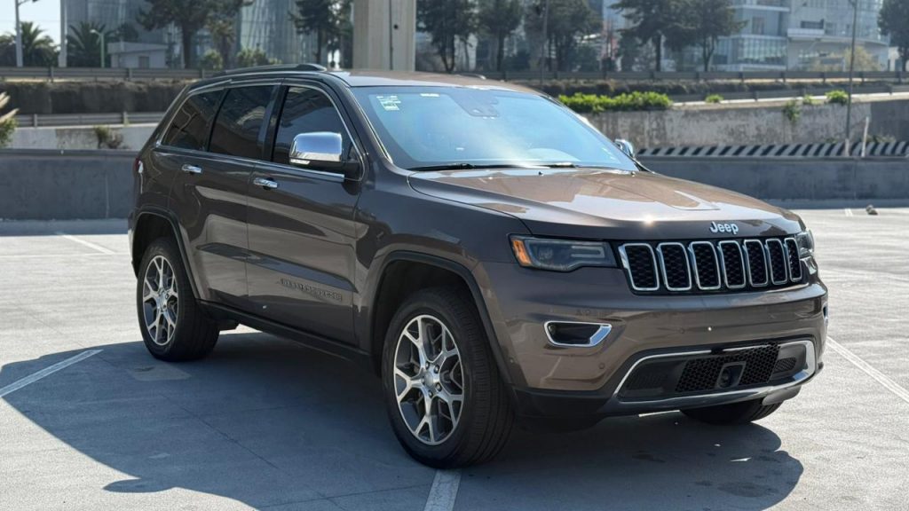 Jeep Grand Cherokee 2020 — 5 pts. Limited Lujo, V8, 5.7l, HEMI, TA, piel, QC, GPS, f. bixenón, RA-20, 4x4