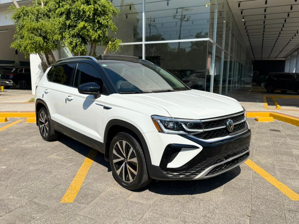 Volkswagen TAOS 2024 — 5 pts. Highline, 150 HP, 1.4T, TA, piel, TP, f. led, RA-18 