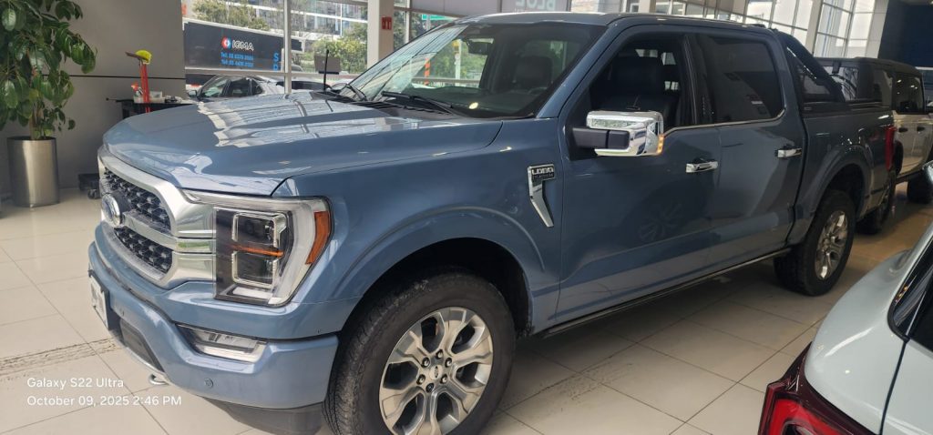 Ford Lobo 2023 — PLATINUM CREW CAB 4X4 3.5L GTDI V6