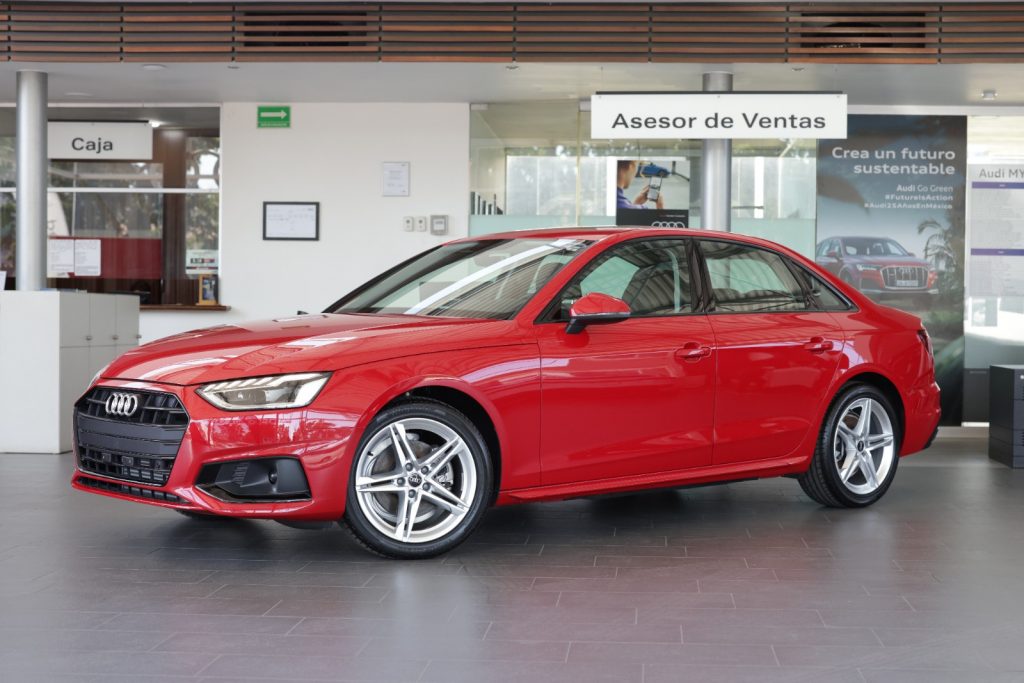 Audi A4 2024 — SELECT L4 2.0T AUT