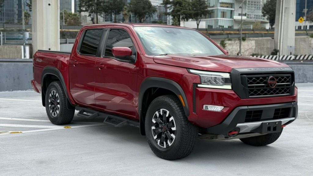 NISSAN Frontier y NP 300 Frontier Pick-Up 2024 — 4 pts. Frontier Pro 4x, Doble Cab., V6, 3.8l, TA, a/ac., piel, RA-17, 4x4