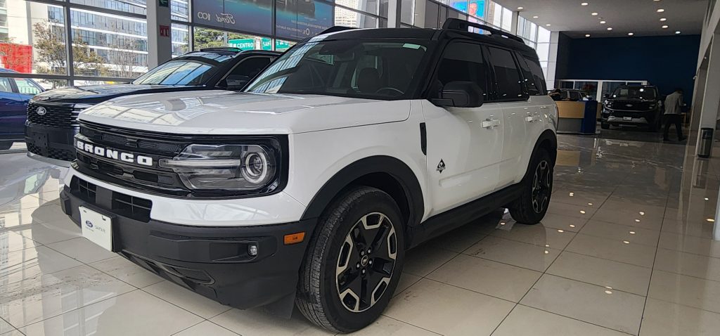 Ford Bronco Sport 2023 — Outer Banks