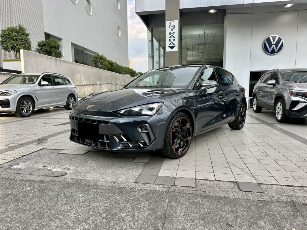 SEAT LEON 2025 — CUPRA VZ L4 2.0T 300HP AUT