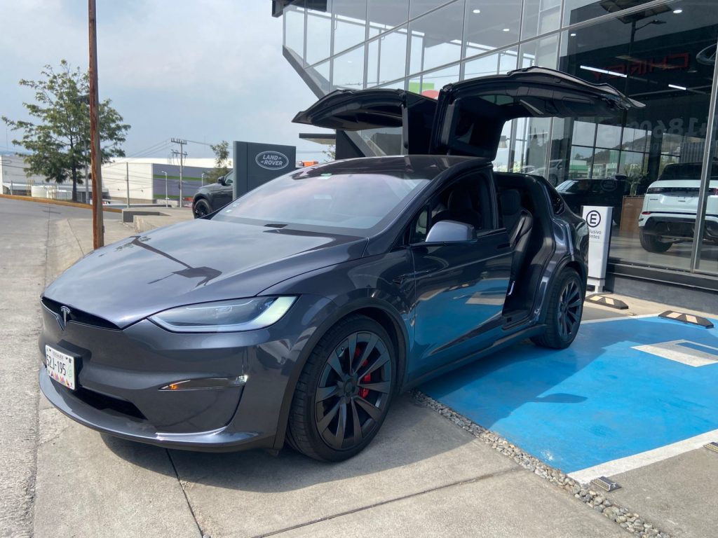 Tesla Model X 4x4 2023 — 5 pts. Plaid, autonomía 536 km, aceleración de 0-100 km en 2.6s, 1,020 HP, 100 kWh, RA-20