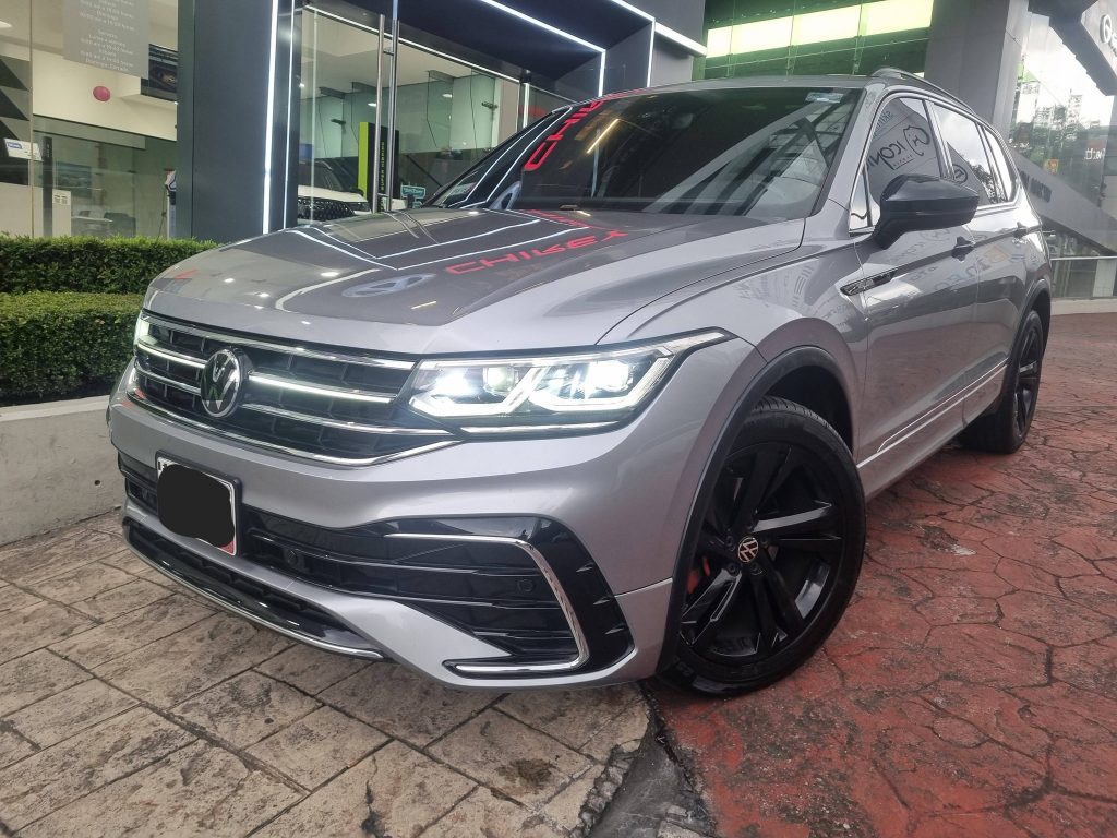 Volkswagen Tiguan 2023 — 5 pts. R-Line, 1.4T, DSG, piel, QCP, f. led, RA-19