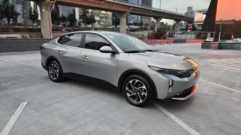 KIA K3 2024 — 5 pts. HB EX Pack, 1.6l, TA, a/ac. Aut., piel, f. led, RA-16