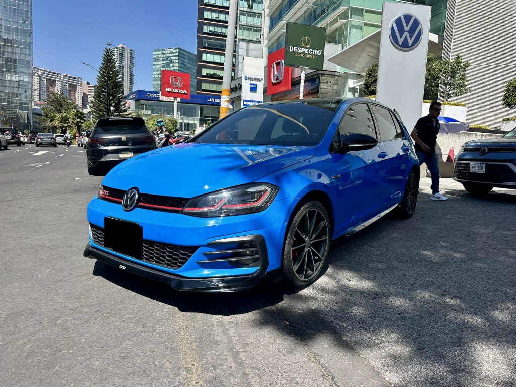 Volkswagen GTI 2021 — 2.0L TSI 6 VEL DSG