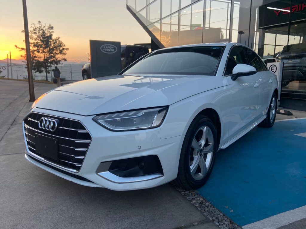 Audi A4 2022 — 4 pts. Select, MHEV, 190 HP, 2.0T, TA, piel, f. led, RA-17