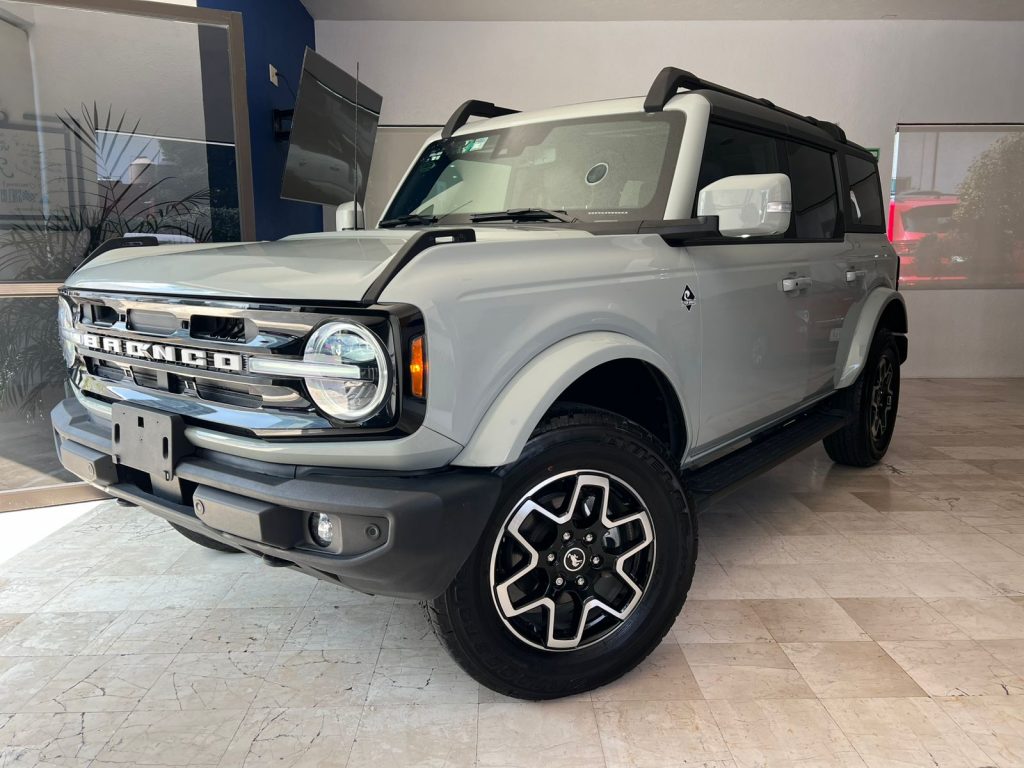 Ford Bronco 4x4 2024 — 5 pts. Outer Banks, 2.3T, TA, piel, RA-18
