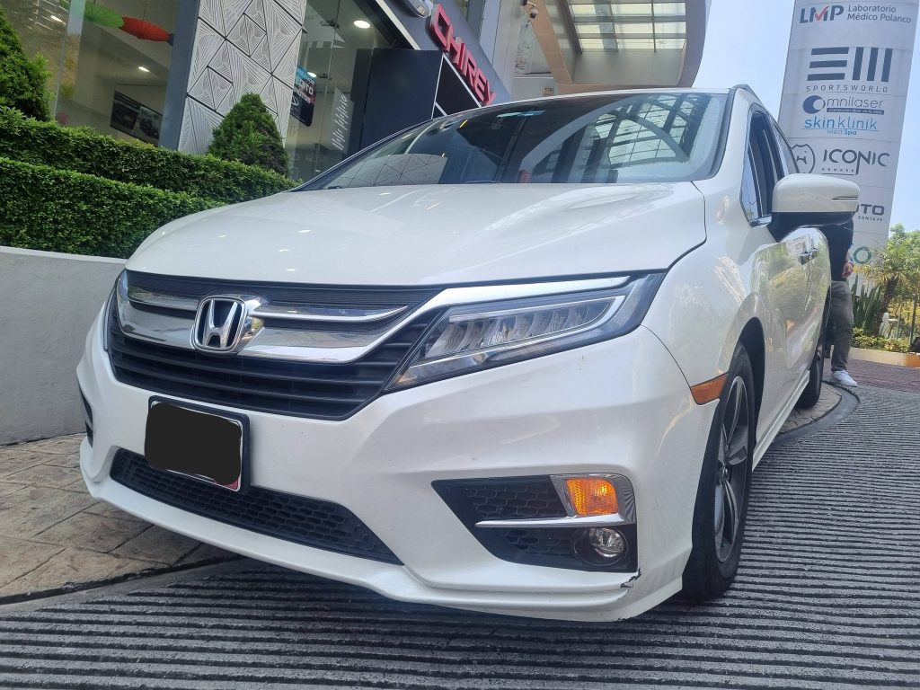 Honda Odyssey Minivan 2019 — 5 pts. Touring, TA, a/ac., DVD, GPS, f. led, RA-18